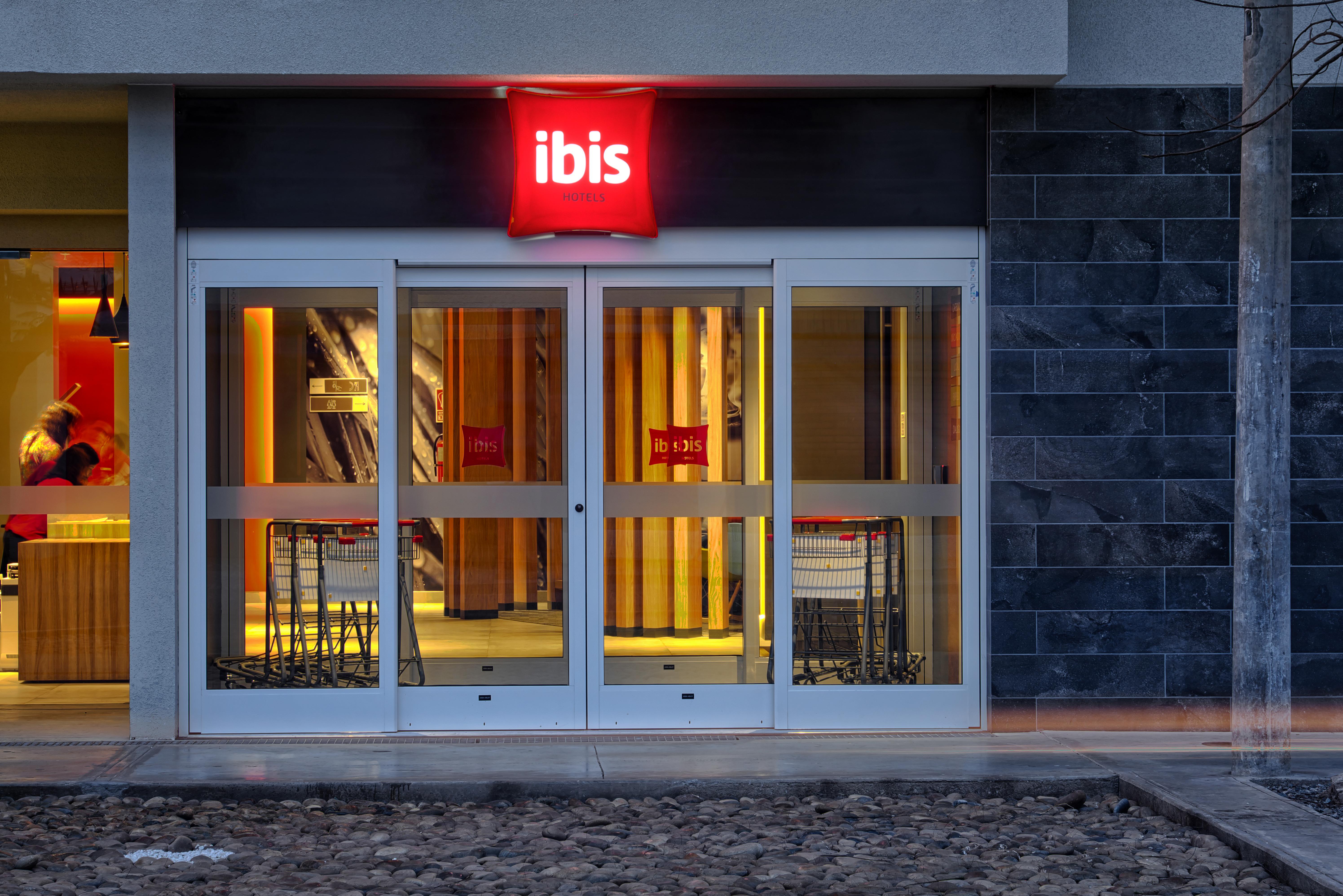 Hotel Ibis Trujillo Esterno foto