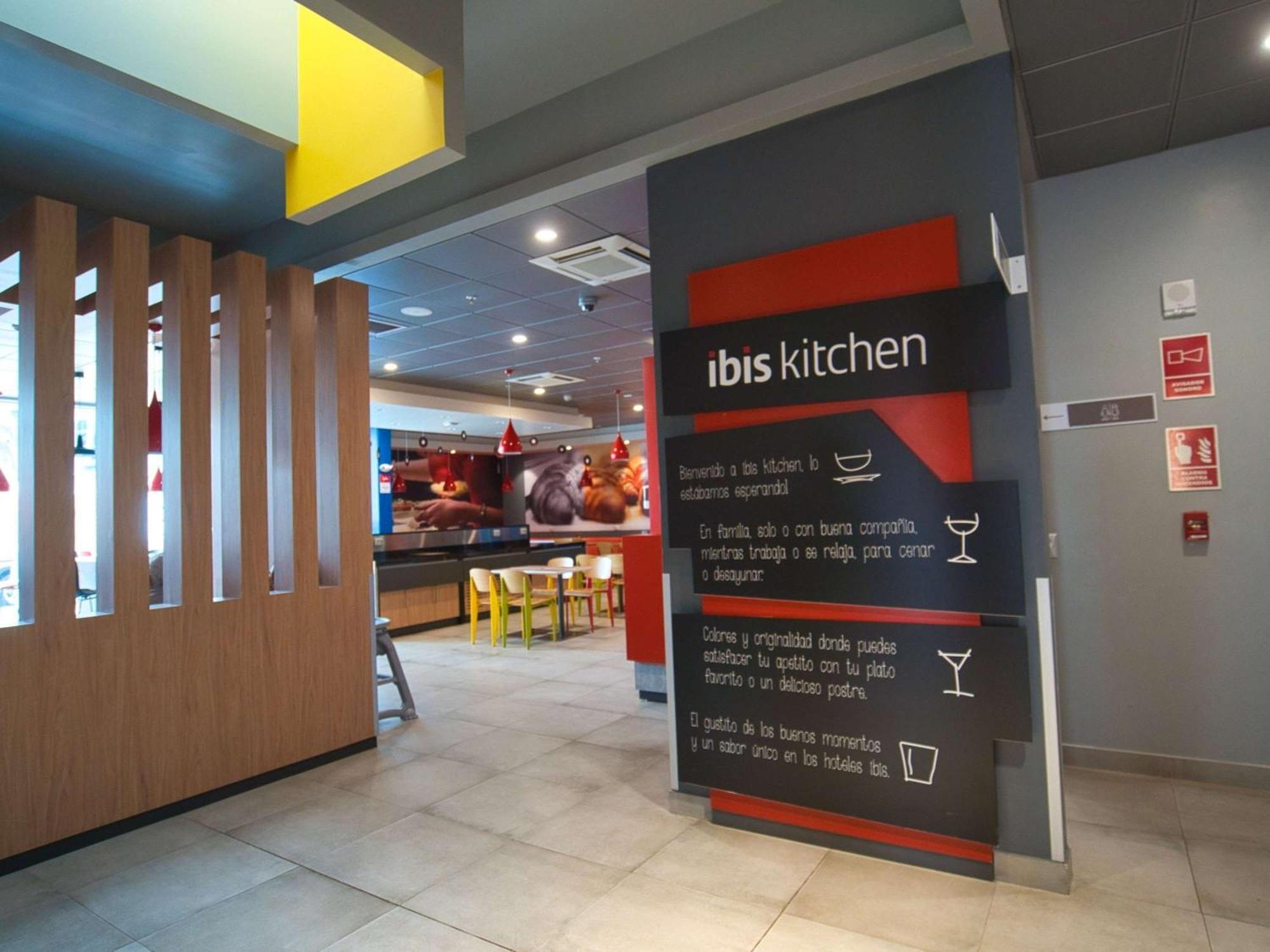 Hotel Ibis Trujillo Esterno foto