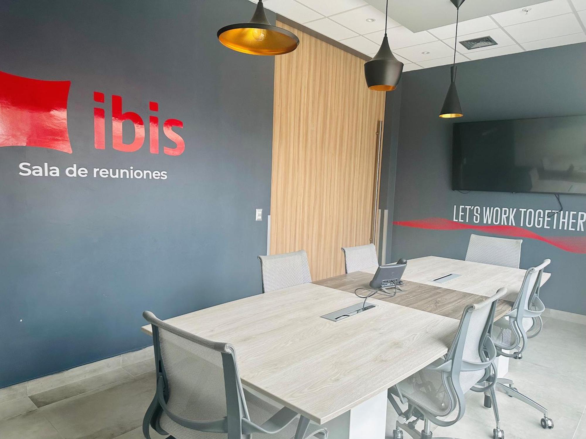 Hotel Ibis Trujillo Esterno foto